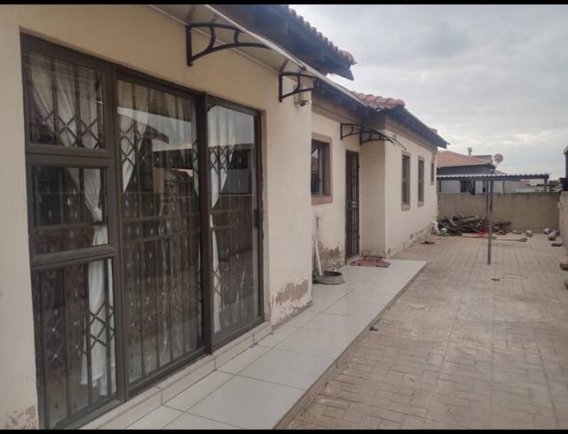 4 BEDROOM HOUSE FOR SALE IN WINDMILL PARK